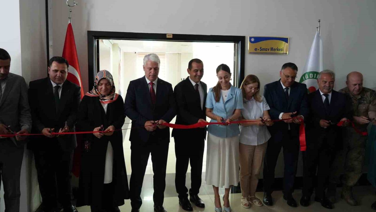 Doğu Anadolu Bölgesi’nin ilk "Sivil Havacılık e-Sınav Merkezi" Iğdır’da açıldı