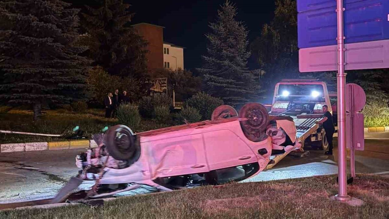 Erzurum’da otomobil refüje çıkıp takla attı: 3 yaralı