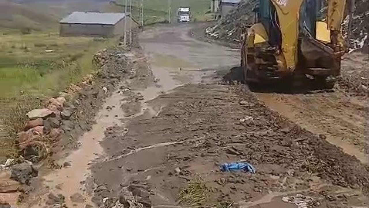 Erzurum’da sel felaketi: Taşkın duvarları yıkıldı, araziler sular altında kaldı