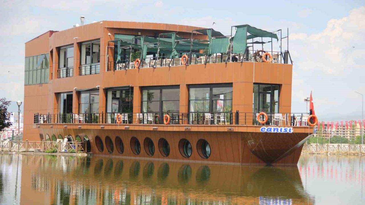 Erzurumlular deniz özlemini Gemi Kafe’de gideriyor