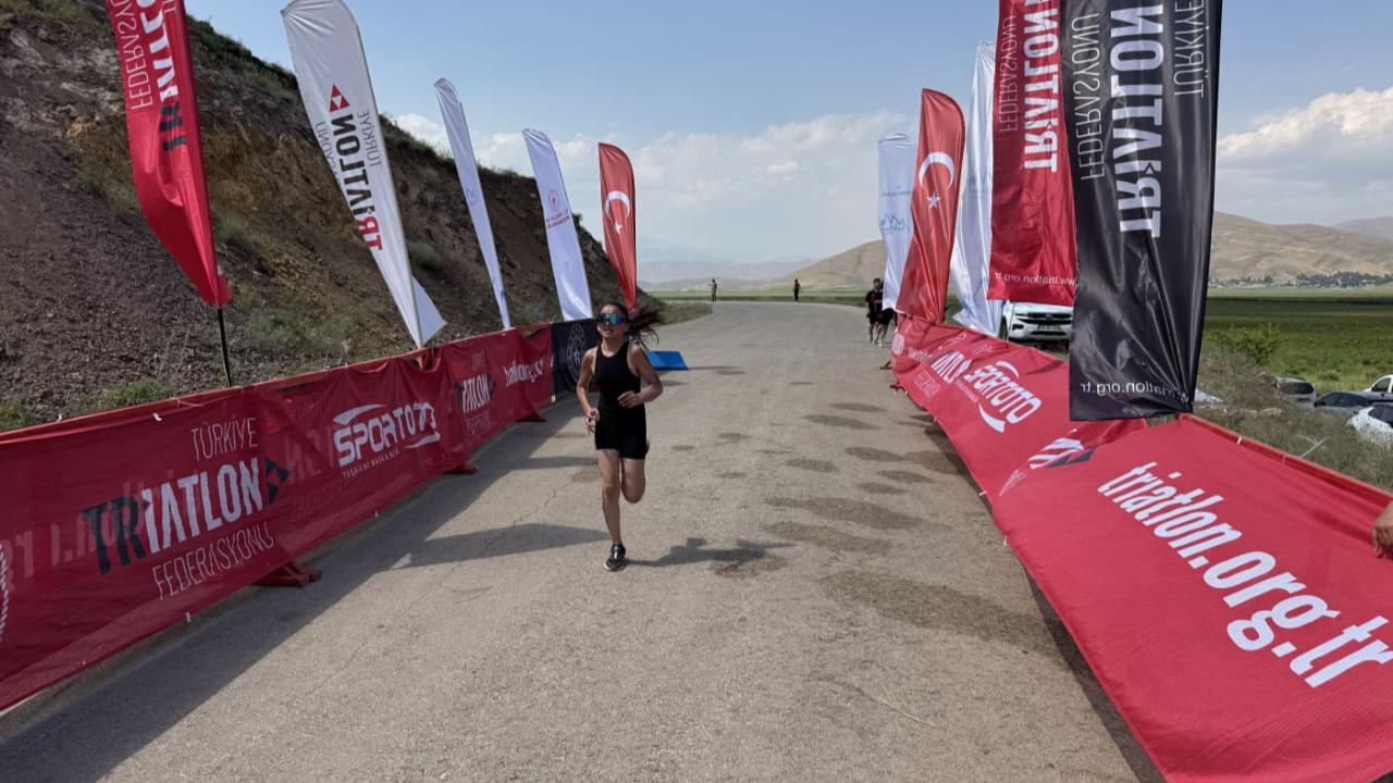 Hakkari'de Bölgesel Triatlon Ligi Duatlon yarışı yapıldı