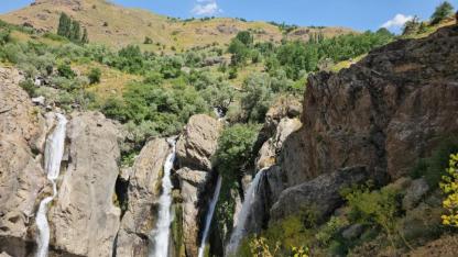 Hakkari'nin saklı cenneti ziyaretçilerini büyülüyor