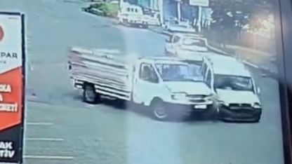 Iğdır’da park yerinden çıkan kamyonet kazaya neden oldu