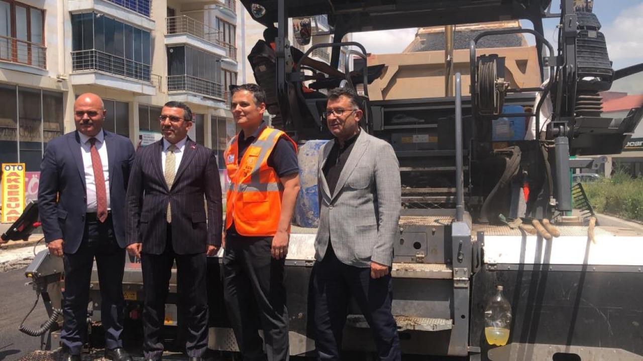 Kars'ta üç ana caddede asfalt seferberliği başladı