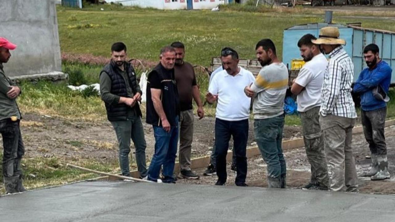 Kars'ta 5 köyün yolunda asfalt mesaisi başladı