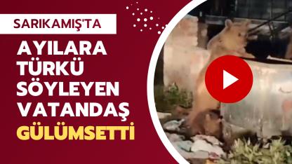 Sarıkamış’ta ayılara türkü söyleyen vatandaş gülümsetti