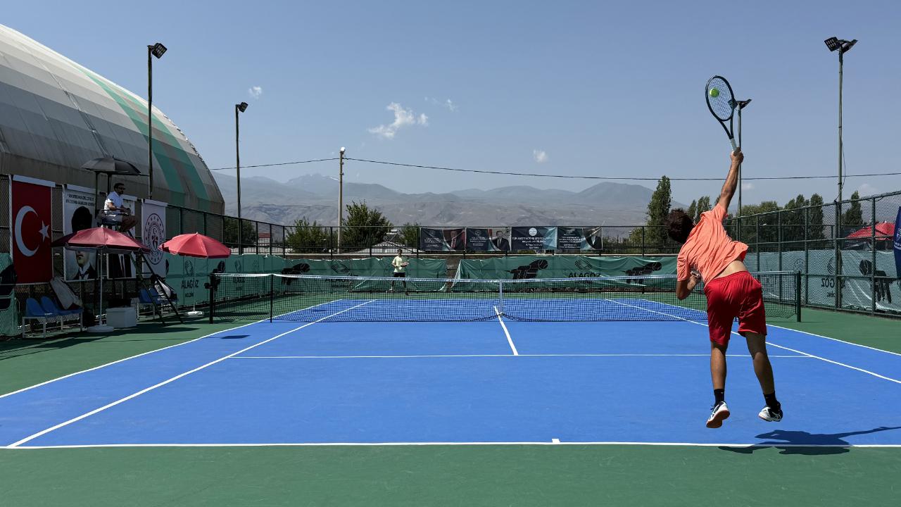 Kayısı Cup Iğdır'da tenis coşkusunu yaşatıyor
