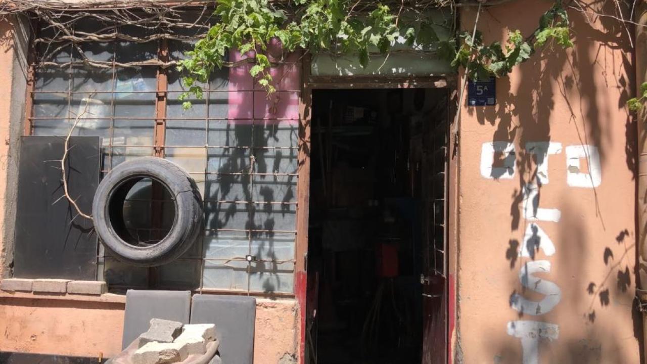 Lastikçide uyuyor sanılan adamın, ölüdüğü