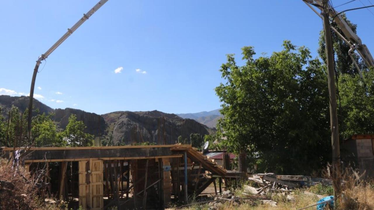 Oltu Yukarıkumlu Mahallesi camisinin temeli dualarla atıldı