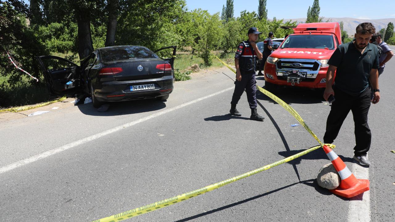 Otomabil ağaca çarptı: 2 ölü, 4 ağır yaralı