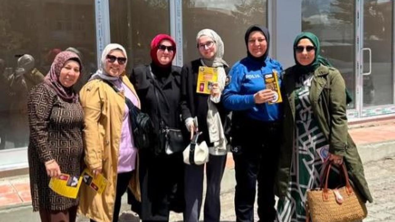 Polis, dolandırıcılığa karşı vatandaşları bilgilendirdi