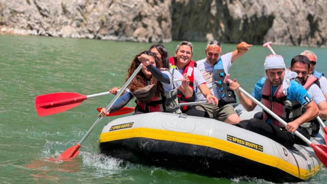 Rafting ve kano tutkunları Kemaliye'de buluştu