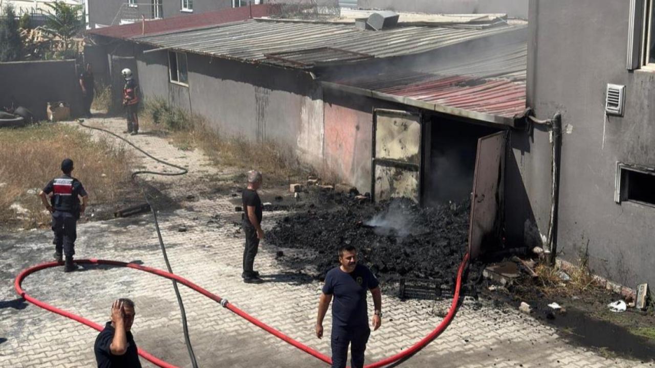 Tekstil fabrikasının atık deposunda korkutan yangın